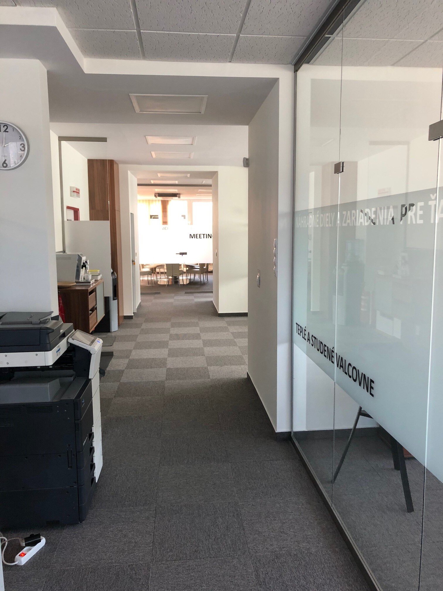 Sklenená stena Éta