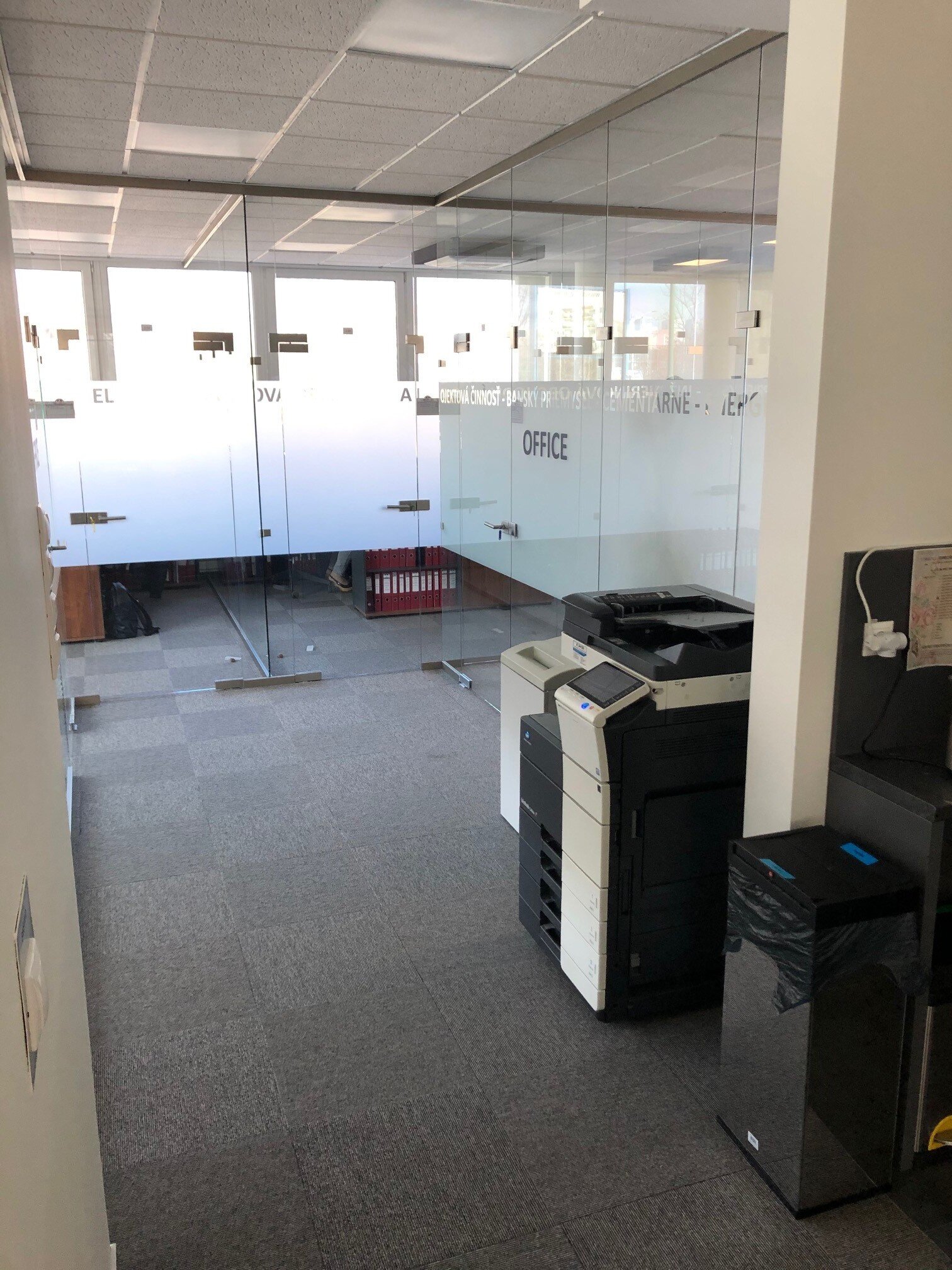 Sklenená stena Éta